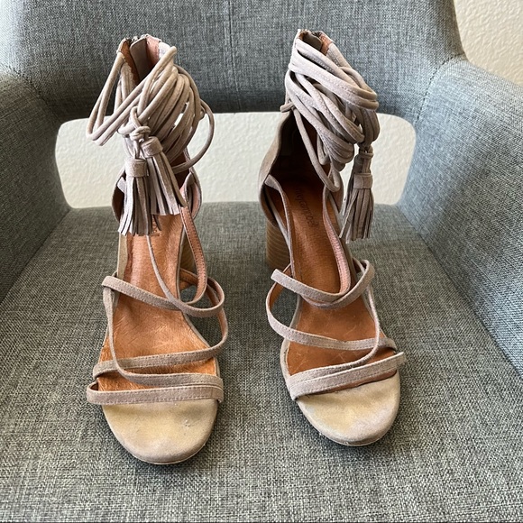 Jeffrey campbell Despina Suede Strappy Tassel Round Heel Womens Sandals Size 8.5 - Picture 5 of 8